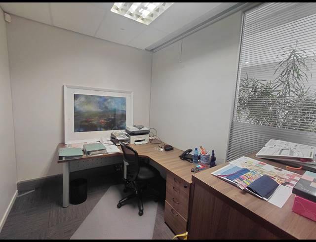 123M² OFFICE FOR SALE IN LONEHILL